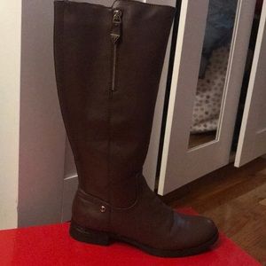 Médium brown guess boots